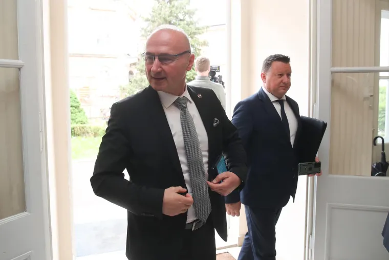 Opro&scaron;taj od biv&scaron;eg premijera: Pogledajte tko se sve pojavio na komemoraciji za Nikicu Valentića