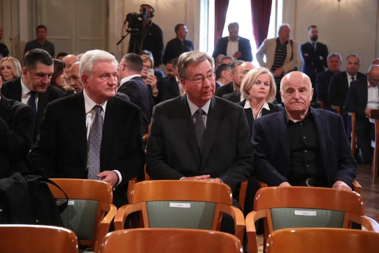 Opro&scaron;taj od biv&scaron;eg premijera: Pogledajte tko se sve pojavio na komemoraciji za Nikicu Valentića