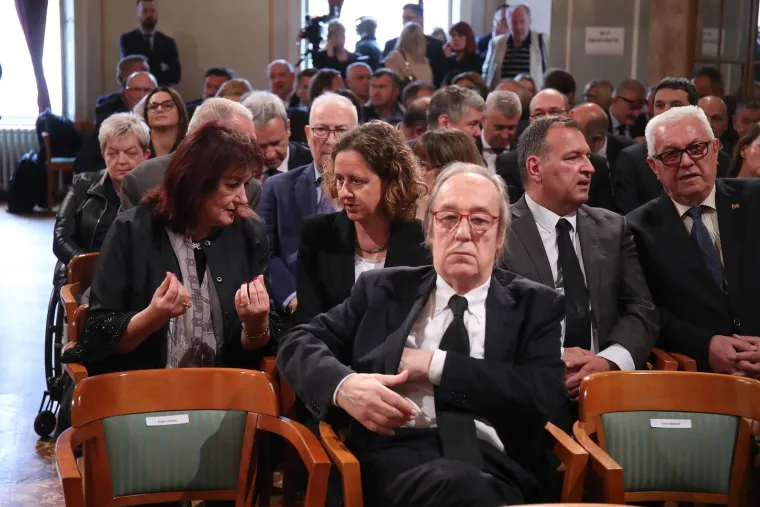 Opro&scaron;taj od biv&scaron;eg premijera: Pogledajte tko se sve pojavio na komemoraciji za Nikicu Valentića