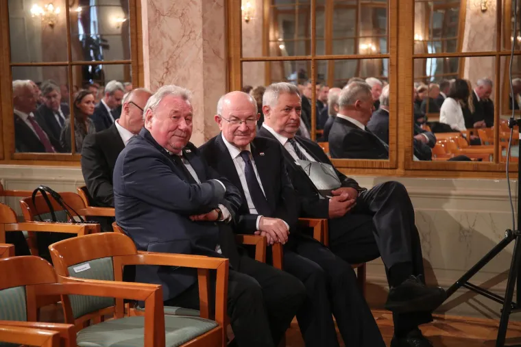 Opro&scaron;taj od biv&scaron;eg premijera: Pogledajte tko se sve pojavio na komemoraciji za Nikicu Valentića