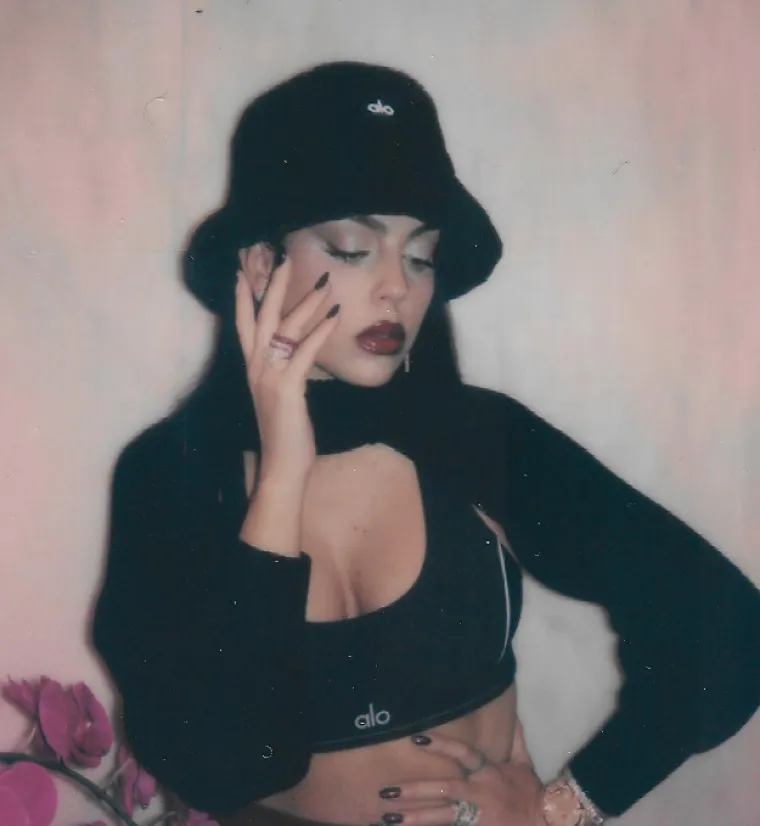 Jedno od pravila kaže i: "Čak i kad im je život u opasnosti, žene neće biti operirane, niti će im biti pružena medicinska pomoć ako nemaju za to pisano odobrenje mu&scaron;kog člana obitelji".