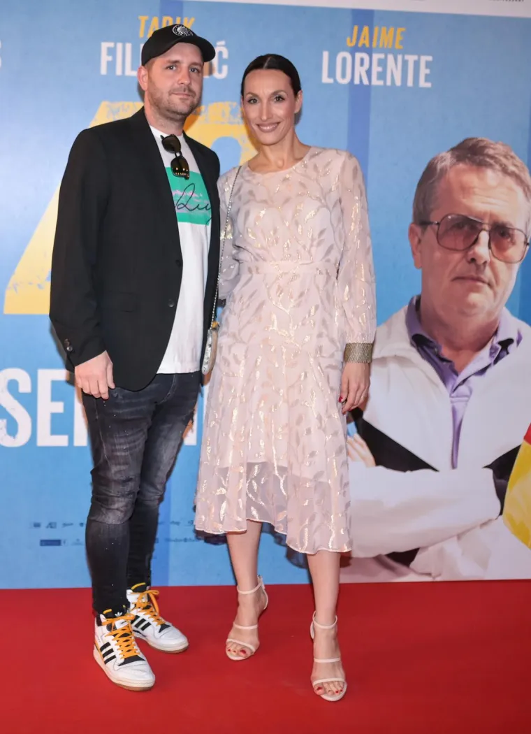 Severina zasjenila ostale poznate dame: U 'izrezanoj' kreaciji istaknula nikad bujniji dekolte, isklesan trbuh, ali i...