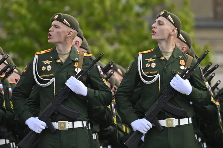 Redovi vojnika, tenkovi, oklopna vojna vozila. Ovako je izgledao Dan pobjede u Rusiji