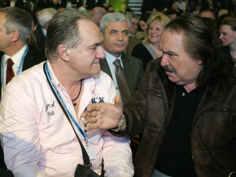 'Ćaća' je ponosno stiskao &scaron;aku, ali &scaron;ou mu je ukrao 'Tata': Prisjetite koji su se sve tipovi svojevremeno 'klanjali' Sanaderu