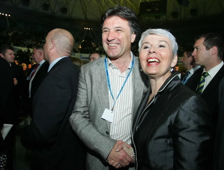 'Ćaća' je ponosno stiskao &scaron;aku, ali &scaron;ou mu je ukrao 'Tata': Prisjetite koji su se sve tipovi svojevremeno 'klanjali' Sanaderu