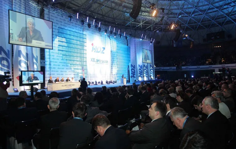 'Ćaća' je ponosno stiskao &scaron;aku, ali &scaron;ou mu je ukrao 'Tata': Prisjetite koji su se sve tipovi svojevremeno 'klanjali' Sanaderu