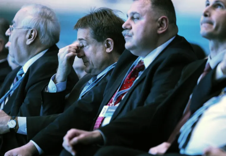 'Ćaća' je ponosno stiskao &scaron;aku, ali &scaron;ou mu je ukrao 'Tata': Prisjetite koji su se sve tipovi svojevremeno 'klanjali' Sanaderu