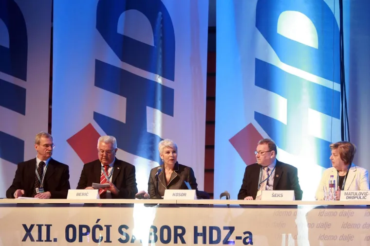 'Ćaća' je ponosno stiskao &scaron;aku, ali &scaron;ou mu je ukrao 'Tata': Prisjetite koji su se sve tipovi svojevremeno 'klanjali' Sanaderu