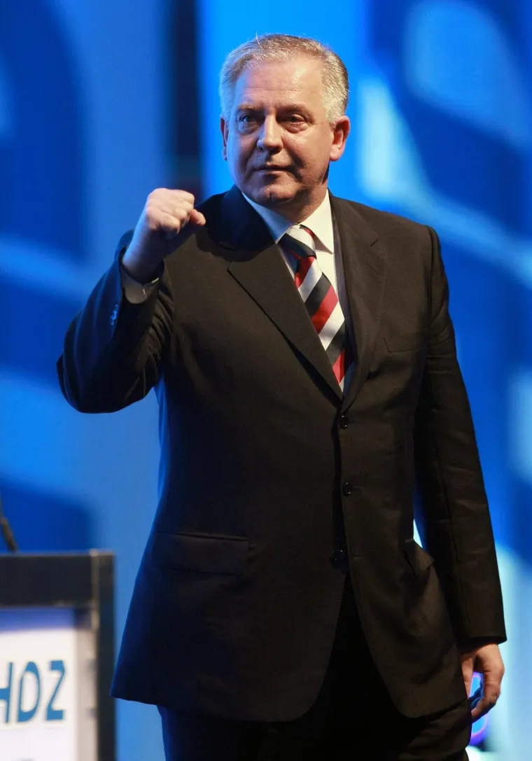 'Ćaća' je ponosno stiskao &scaron;aku, ali &scaron;ou mu je ukrao 'Tata': Prisjetite koji su se sve tipovi svojevremeno 'klanjali' Sanaderu