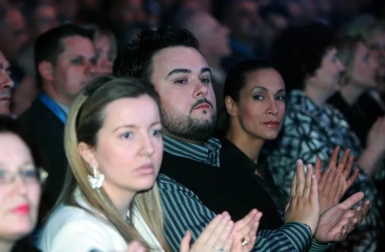 'Ćaća' je ponosno stiskao &scaron;aku, ali &scaron;ou mu je ukrao 'Tata': Prisjetite koji su se sve tipovi svojevremeno 'klanjali' Sanaderu
