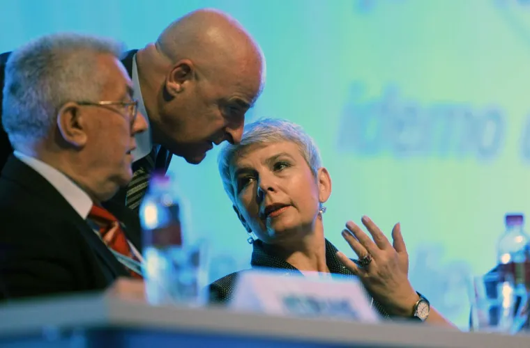 'Ćaća' je ponosno stiskao &scaron;aku, ali &scaron;ou mu je ukrao 'Tata': Prisjetite koji su se sve tipovi svojevremeno 'klanjali' Sanaderu