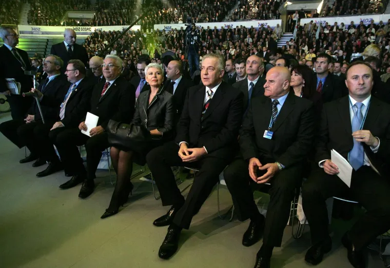 'Ćaća' je ponosno stiskao &scaron;aku, ali &scaron;ou mu je ukrao 'Tata': Prisjetite koji su se sve tipovi svojevremeno 'klanjali' Sanaderu