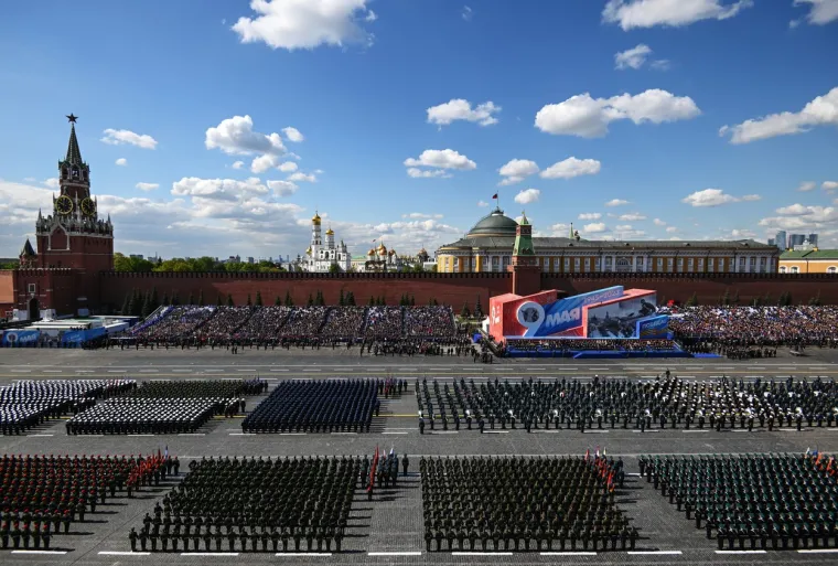 Pogledajte čime se pohvalio Putin na vojnoj paradi, ali i tko se sve pojavio: Vjerni 'lutak' nije ovo propustio