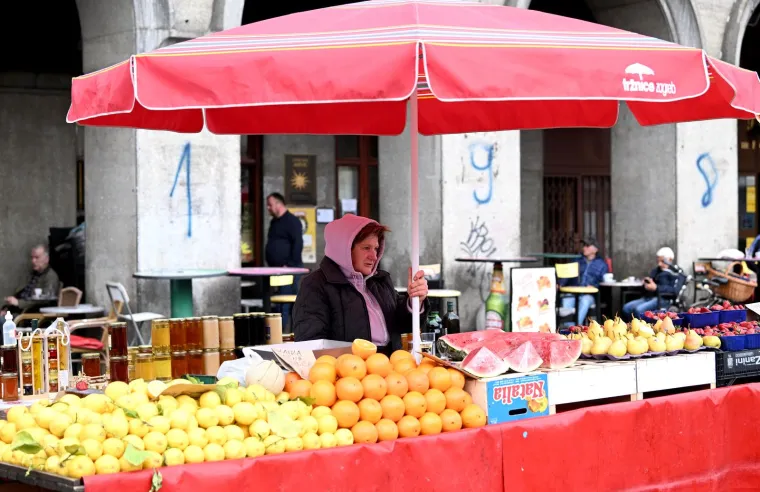 Na zagrebački Dolac stigle prve trešnje i lubenice. Cijene? Hm, reći ćemo samo da nisu za svačiji džep...