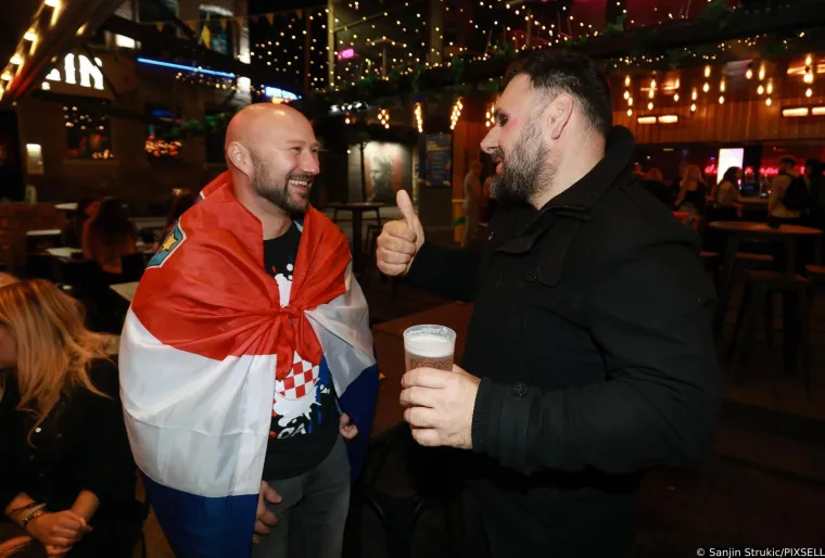 Pogledajte kako je Let 3 proslavio finale Eurosonga: Okupirali su jedan pub, a pale su i sočne puse