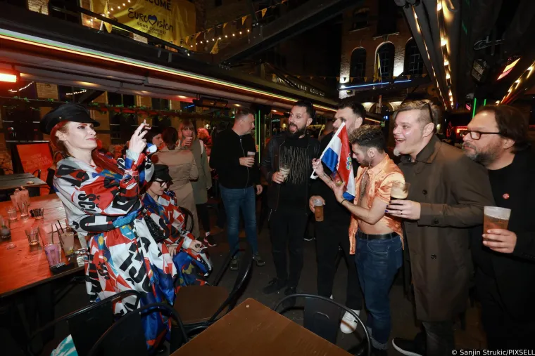 Pogledajte kako je Let 3 proslavio finale Eurosonga: Okupirali su jedan pub, a pale su i sočne puse