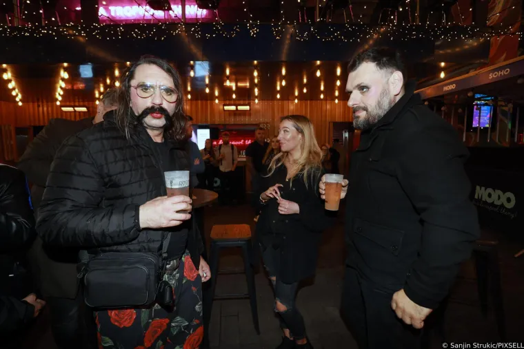 Pogledajte kako je Let 3 proslavio finale Eurosonga: Okupirali su jedan pub, a pale su i sočne puse