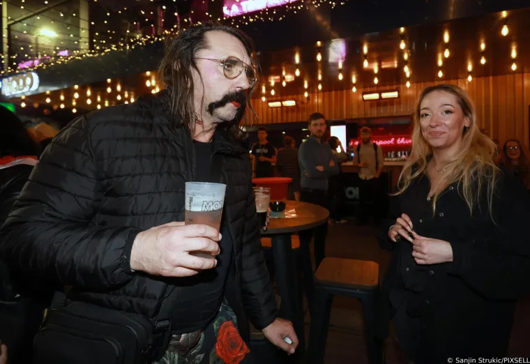 Pogledajte kako je Let 3 proslavio finale Eurosonga: Okupirali su jedan pub, a pale su i sočne puse