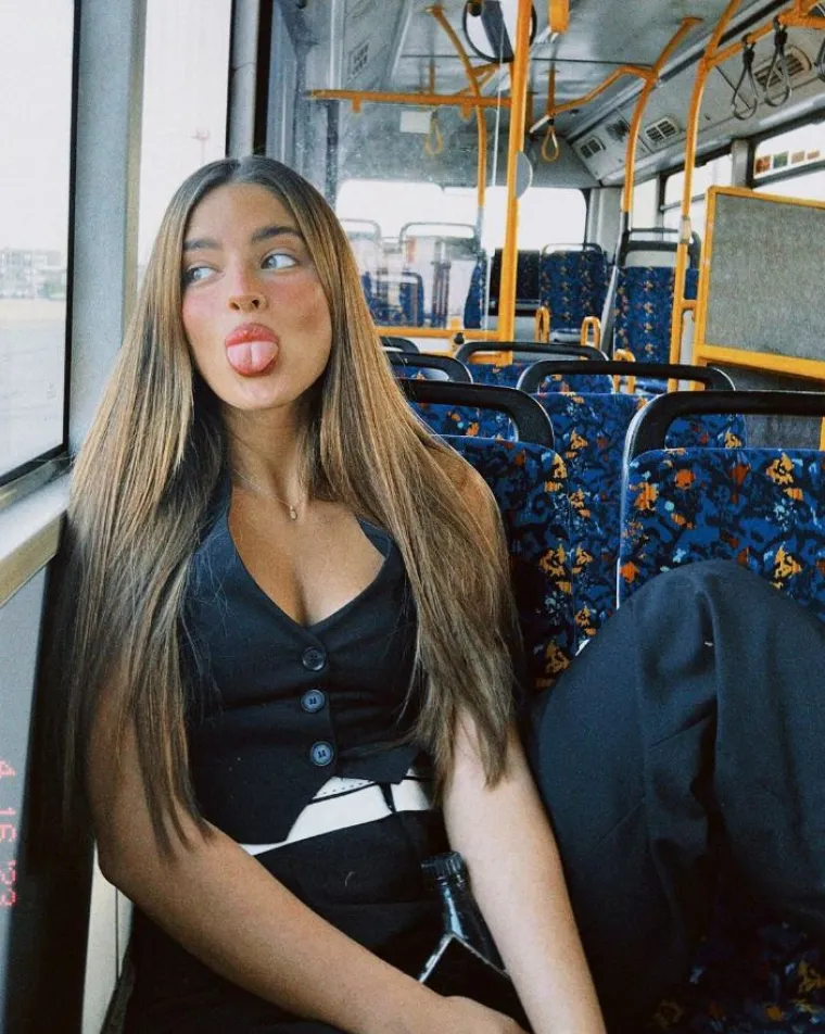 Noa je u svojoj zemlji superzvijezda te je najmlađa sutkinja šoua &quot;Israel&apos;s Got Talent&quot;. Nju od milja zovu &quot;izraelskom Britney Spears&quot;. Osim što je poznata kao pjevačica, Noa je još i glumica koja je imala i vlastitu TV seriju.