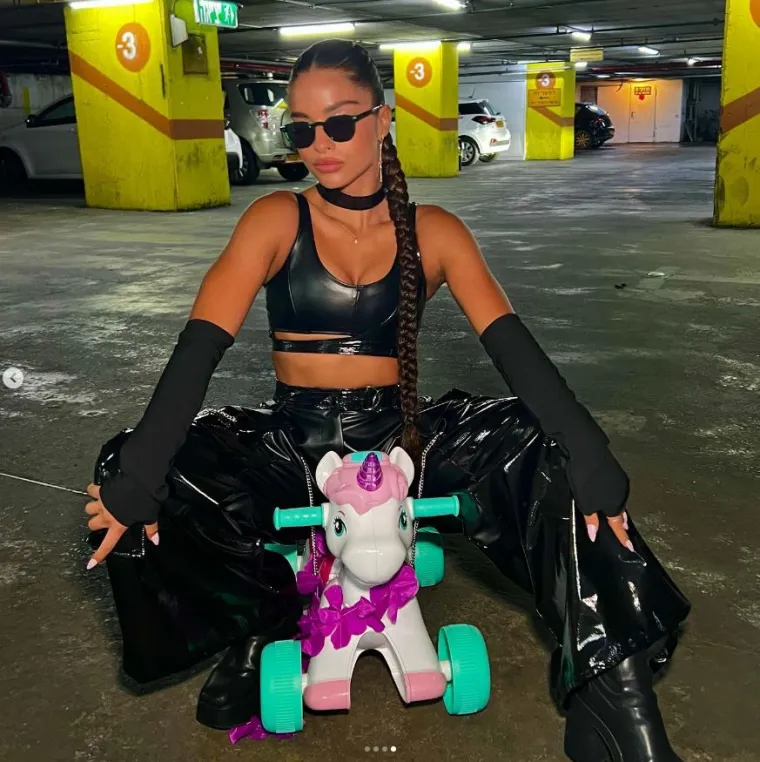 Kad se rodila, roditelji su joj dali ime Noya. Kad je bila tromjesečna beba, dijagnosticirana joj je jednostrana agenezija bubrega (&scaron;to znači da ima samo jedan bubreg), pi&scaron;e portal Heyalma.