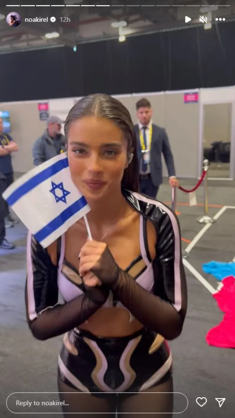 Videospot za njen drugi singl "Killer" izazvao je kontroverze jer je tada imala 14 godina te je provokativno plesala u oskudnom izdanju.