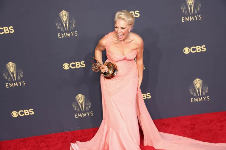 Plavokosoj bombi dive se zbog nevjerojatne borbenosti, raspona glasa, ali i fascinantno dugih nogu