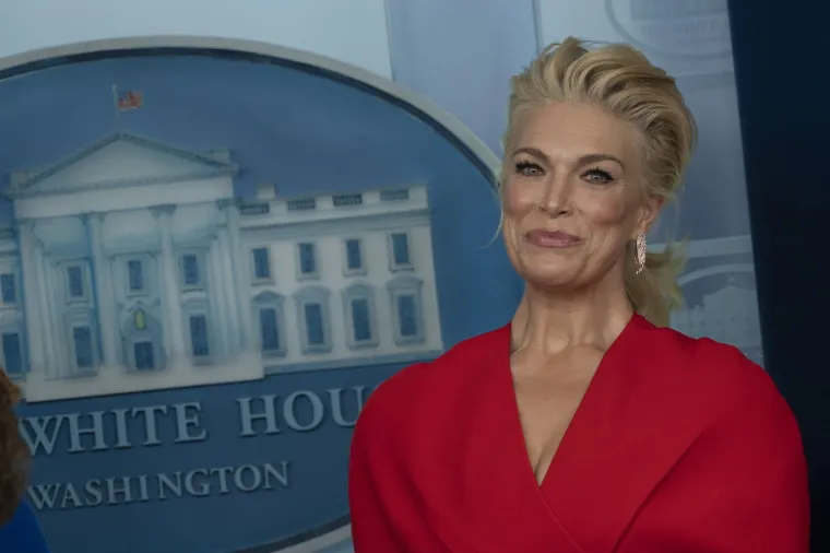 Plavokosoj bombi dive se zbog nevjerojatne borbenosti, raspona glasa, ali i fascinantno dugih nogu