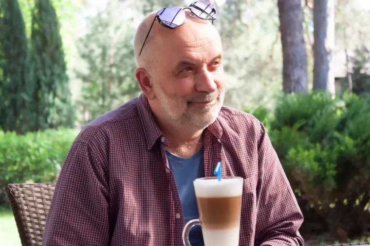 Objasnio je i kakav utjecaj imaju kava, energetska pića i cigarete na srce. "Kava je &scaron;iroko upotrebljavan napitak, ako popijete dnevno dvije, tri kave, nije ni&scaron;ta stra&scaron;no i ne biste trebali imati nikakve posljedice."