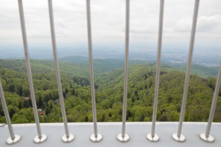  Sljemenski toranj, jedan od simbola Zagreba, zastitni znak Medvednice 