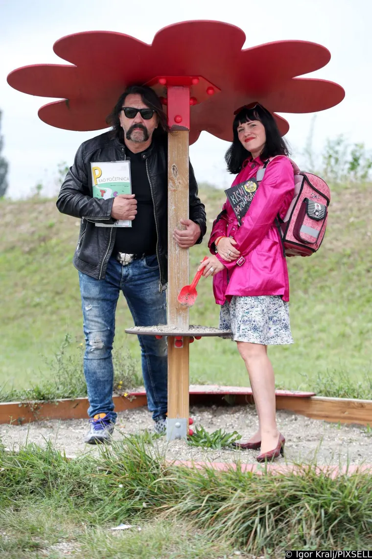 Jednom prilikom je Ivanka progovorila o njihovom odnosu. 'Sve nesuglasice između mene i Mrleta nastaju kao posljedica svakodnevnog života. Ne treba zaboraviti da smo se mi na&scaron;li u zreloj fazi života. Ja sam bila stara cura, a on stari momak, &scaron;to je strava kad su u pitanju kućanske obaveze. Svatko je imao svoj ritual i trebalo nam je neko vrijeme da se uskladimo. Radni dan Mrle provodi za kompjutorom, a ja s bilježnicom i mikrofonom. Najče&scaron;će smo razapeti između dvije lokacije. Jedna je njegova Rijeka, a druga moje Turopolje', rekla je Ivanka.
