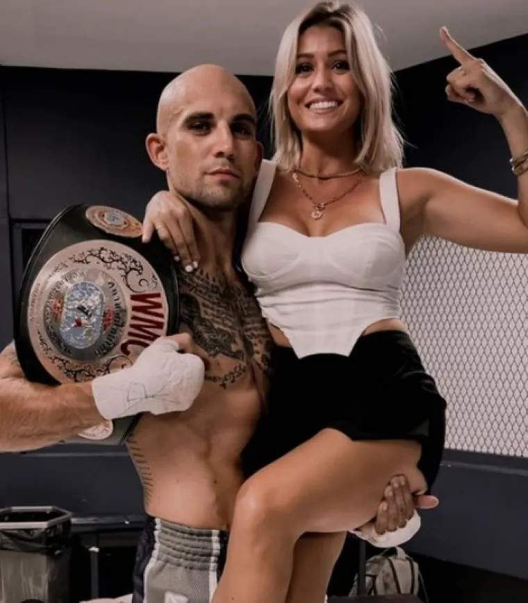 Zaručena je za Paula "The Reapera" Banasiaka (40-9-2, 26 nokauta) - Muay Thai prvaka (WMC Internacionalni prvak), biv&scaron;eg borca slavnog Gloryja