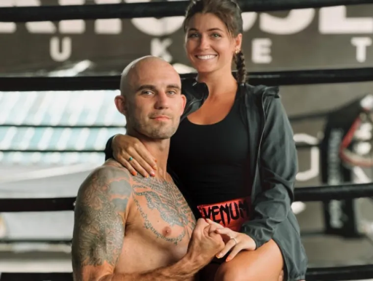 Opasna Mia bavi se jednim od najbrutalnijih sportova: Ljepotom vas hipnotizira, a high kickom &scaron;alje u bolnicu