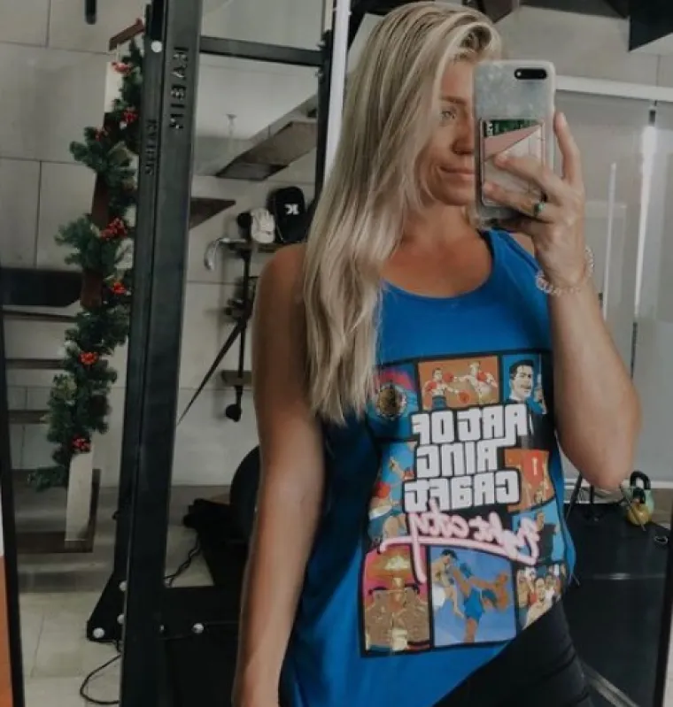 Opasna Mia bavi se jednim od najbrutalnijih sportova: Ljepotom vas hipnotizira, a high kickom &scaron;alje u bolnicu