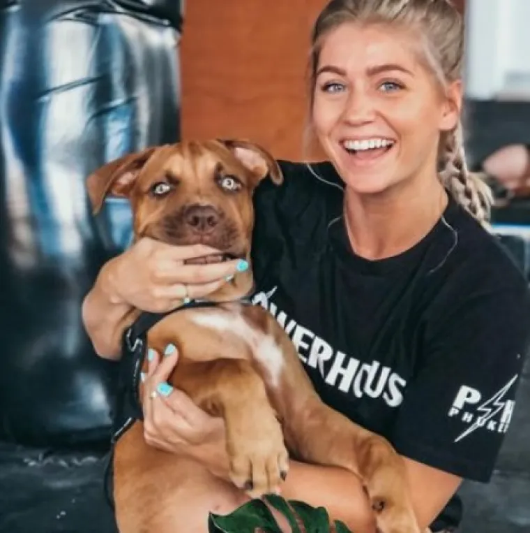 Opasna Mia bavi se jednim od najbrutalnijih sportova: Ljepotom vas hipnotizira, a high kickom &scaron;alje u bolnicu