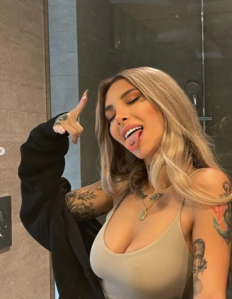 Tko jo&scaron; prati utakmicu kada je ona na tribini, a tek kad vidite u kakvom se izdanju fotkala na brodu