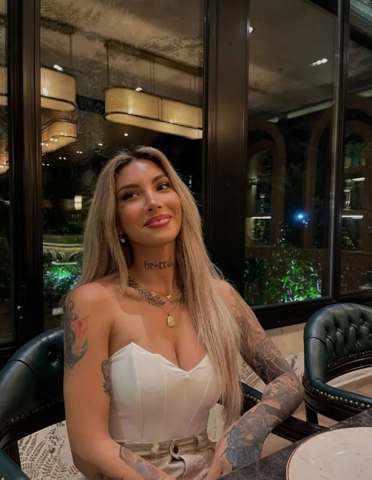 Tko jo&scaron; prati utakmicu kada je ona na tribini, a tek kad vidite u kakvom se izdanju fotkala na brodu