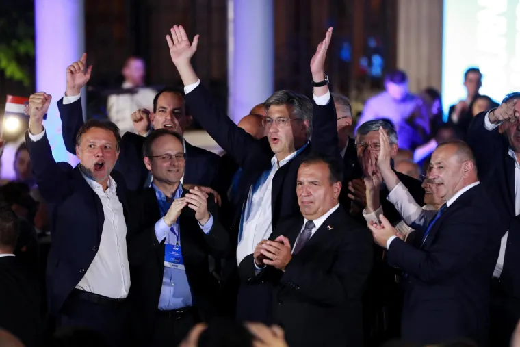 9. HDZ U IZBORNOM STOŽERU

Podsjetili smo se i lokalnih izbora 2020. godine. Hrvatska je tada došla pred izbore, a odjednom su sve mjere nestale.