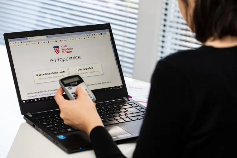 A za odlazak iz jednog dijela Hrvatske u drugi trebala vam je e-propusnica, koju ste mogli dobiti samo s valjanim razlogom. Na primjer, skrb o starijim ljudima...