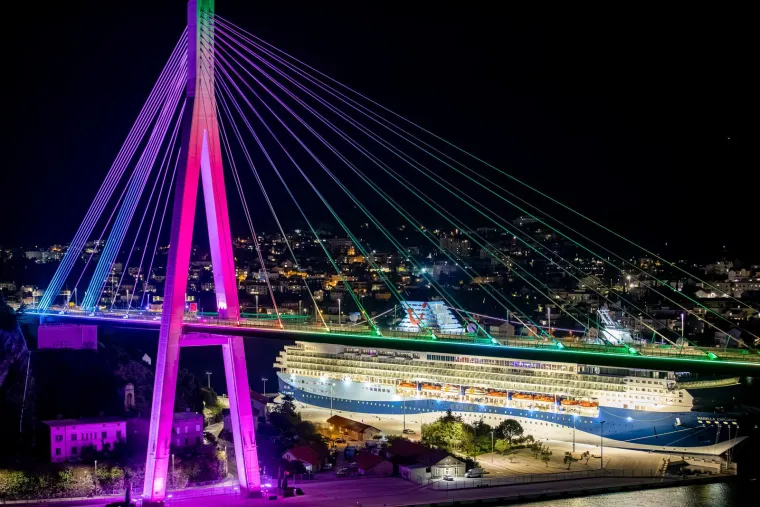 Novo ruho mosta dr. Franje Tuđmana u Dubrovniku: Impresivna rasvjeta i boje kao iz filmova