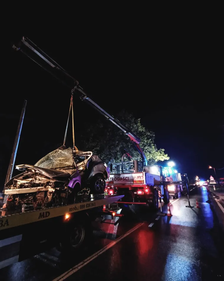 Ovo su strašni prizori potpuno smrskanog automobila u kojem je poginuo mladić (22) kod Jastrebarskog