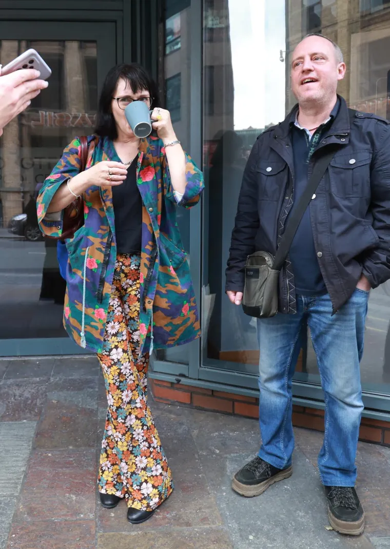 Let 3 otišao na generalnu probu uoči velikog finala: Dok je Mrle na unikatan način pozdravljao novinare, Ivanka je smijući se pila kavu