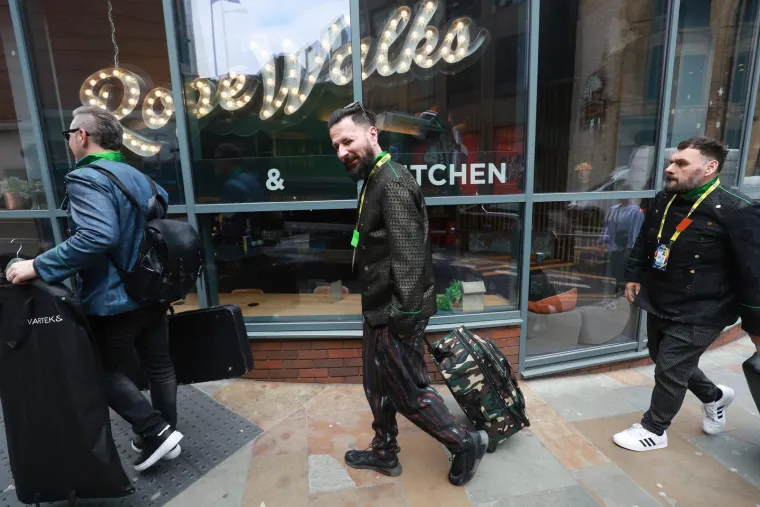 Let 3 otišao na generalnu probu uoči velikog finala: Dok je Mrle na unikatan način pozdravljao novinare, Ivanka je smijući se pila kavu