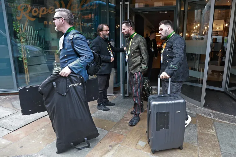 Let 3 otišao na generalnu probu uoči velikog finala: Dok je Mrle na unikatan način pozdravljao novinare, Ivanka je smijući se pila kavu