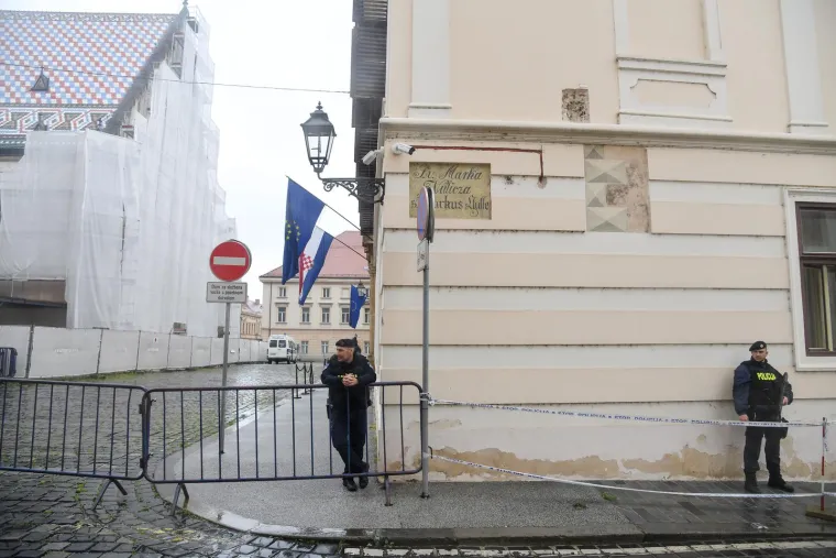 Duge cijevi pred Banskim dvorima: Ovako izgleda Markov trg nakon prijetnje premijeru i Vladi