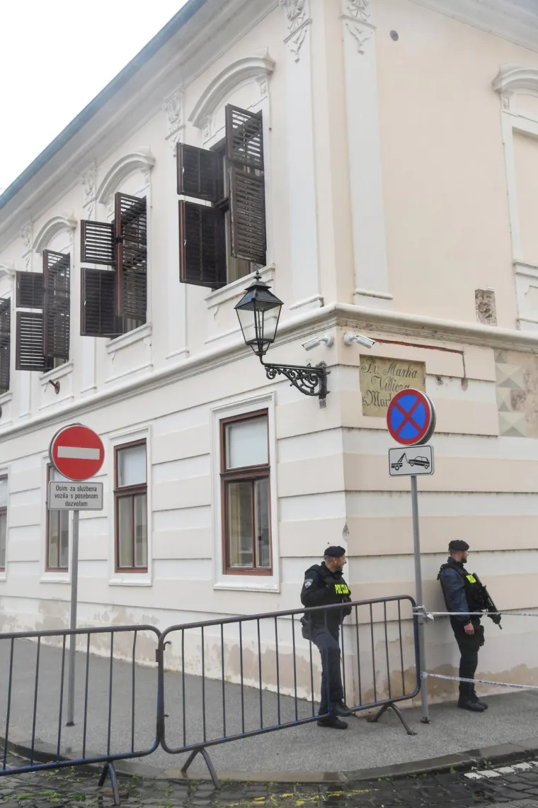 Duge cijevi pred Banskim dvorima: Ovako izgleda Markov trg nakon prijetnje premijeru i Vladi
