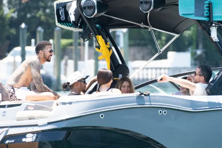 Ma kakav Pique: Shakira na jahti uživa u društvu jednog od najboljih sportaša svih vremena
