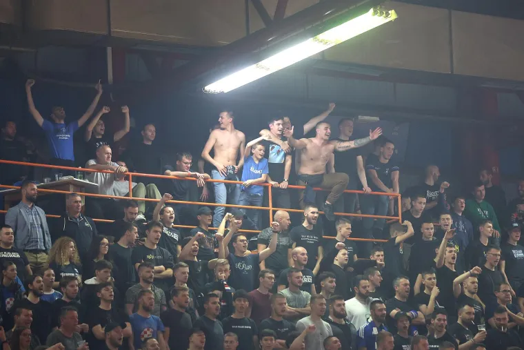 Bi&scaron;ćan, &Scaron;imić i &Scaron;okota na utakmicu Futsal Dinama spremno pozirali uz biv&scaron;eg direktora Plavih iz doba Mamića