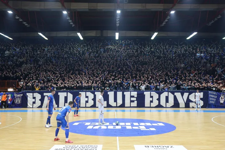 Bi&scaron;ćan, &Scaron;imić i &Scaron;okota na utakmicu Futsal Dinama spremno pozirali uz biv&scaron;eg direktora Plavih iz doba Mamića