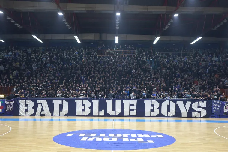 Bi&scaron;ćan, &Scaron;imić i &Scaron;okota na utakmicu Futsal Dinama spremno pozirali uz biv&scaron;eg direktora Plavih iz doba Mamića