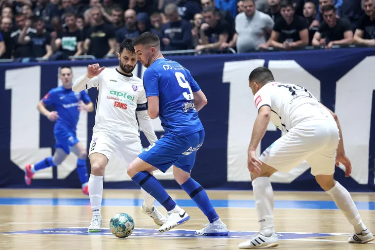 Bi&scaron;ćan, &Scaron;imić i &Scaron;okota na utakmicu Futsal Dinama spremno pozirali uz biv&scaron;eg direktora Plavih iz doba Mamića